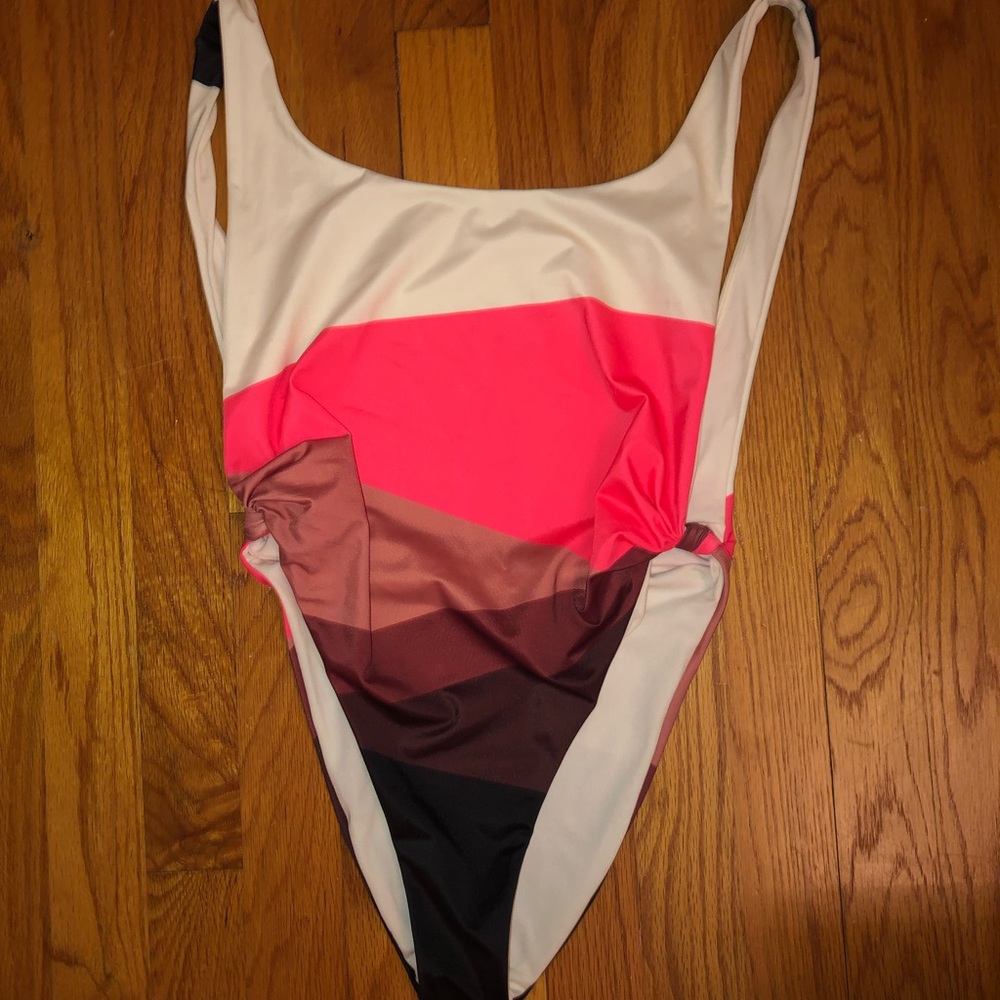 BILLABONG ONE PIECE BRAND NEW